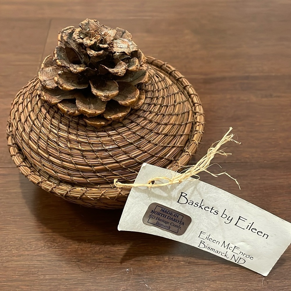 ❌SOLD❌Handmade Pine Cone Basket